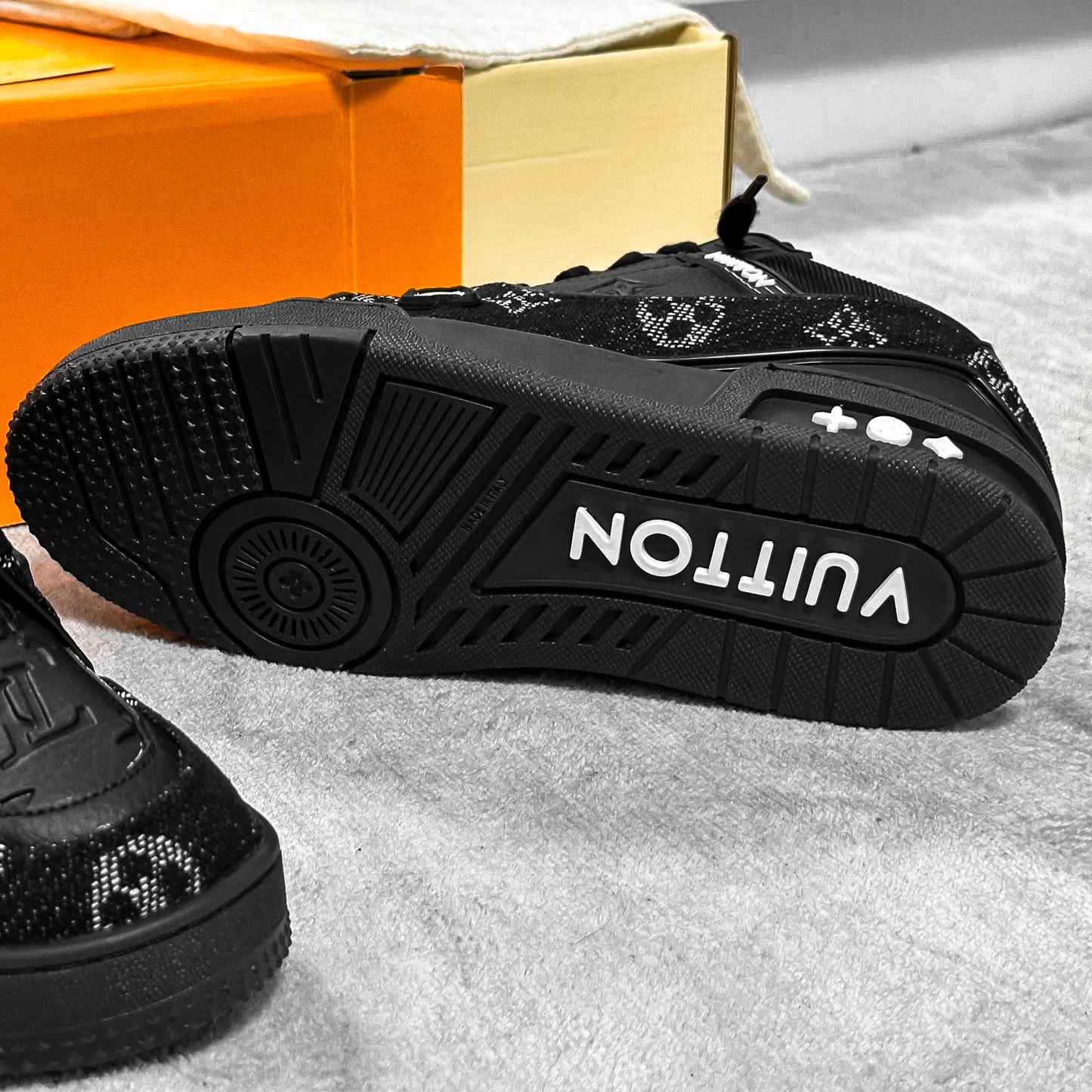 LV TRAINERS FULL BLACK