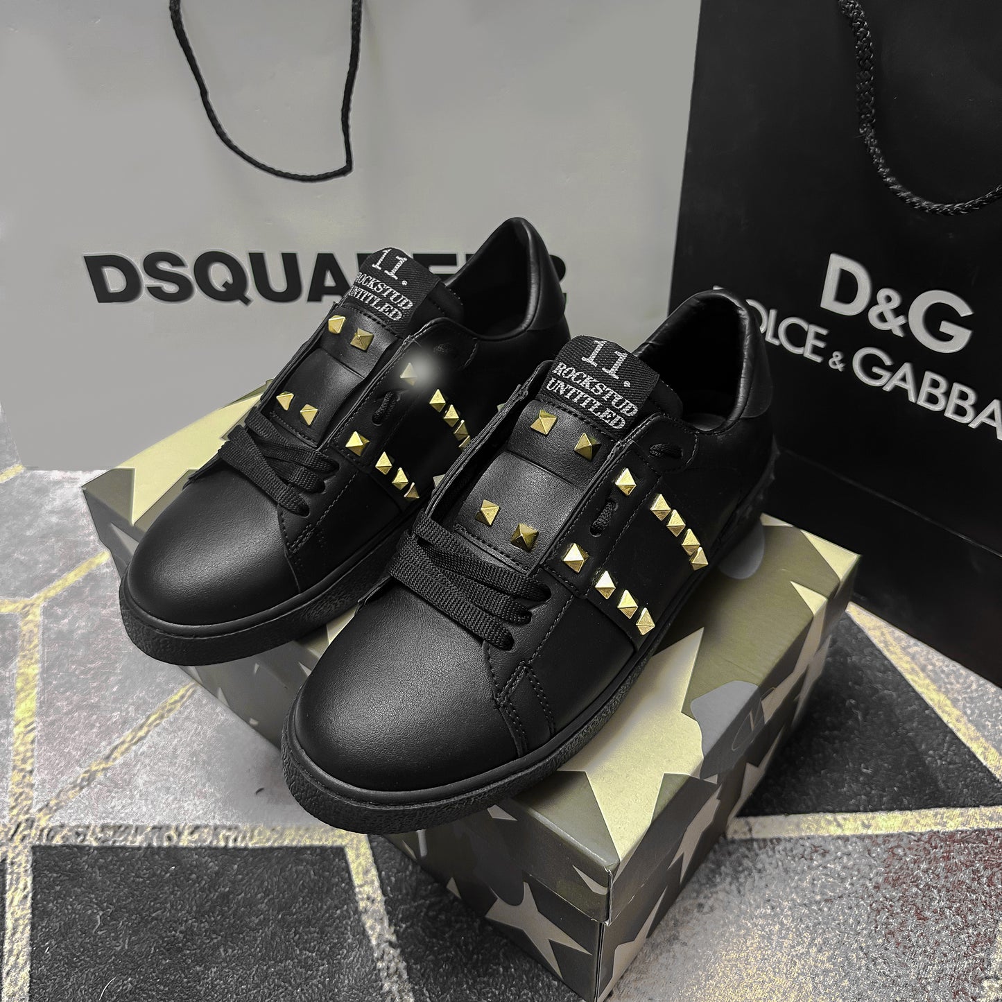 VLTN ROCKSTUD BLACK