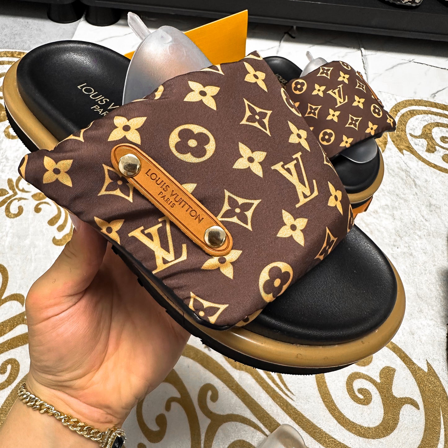 LV