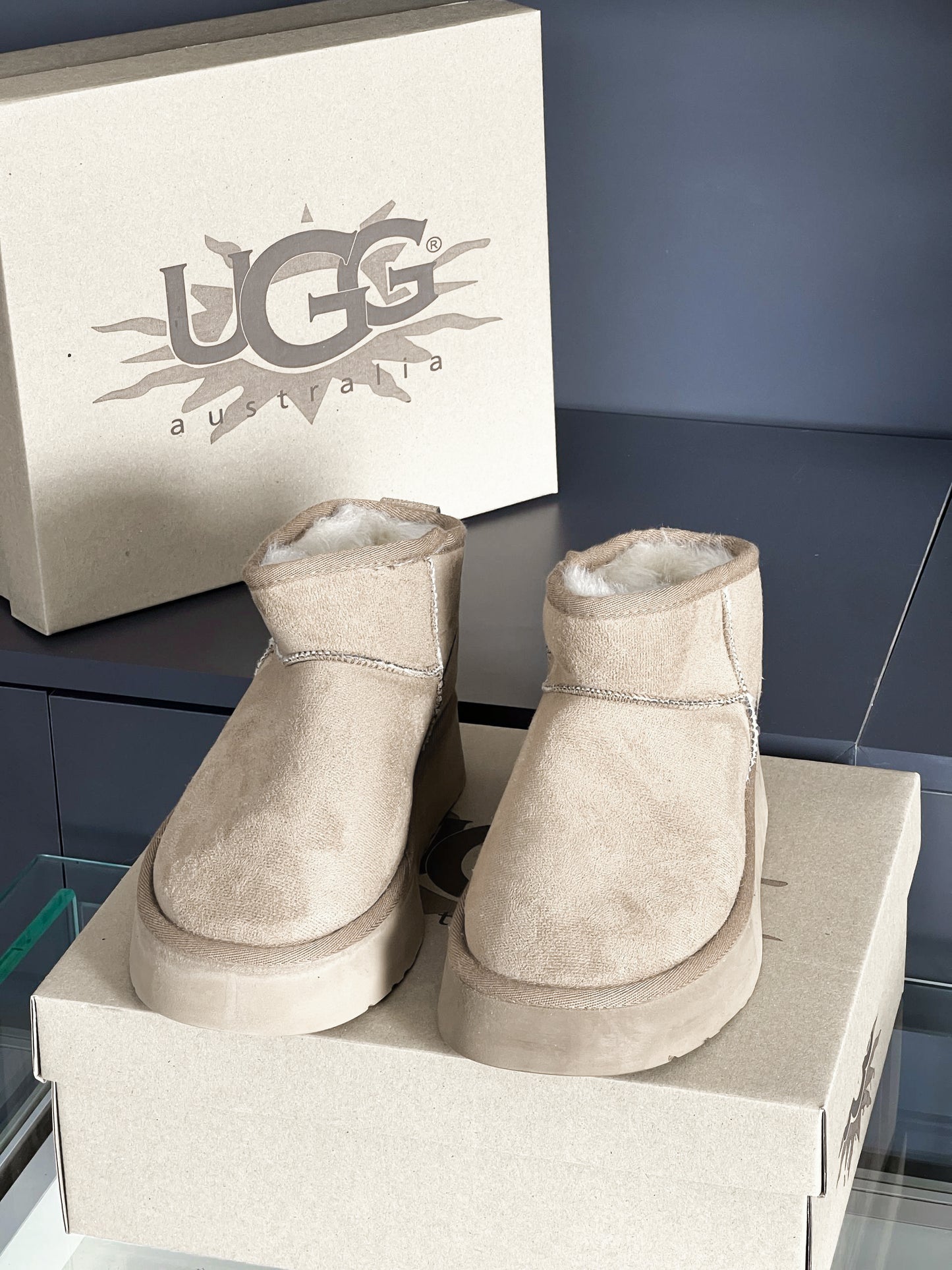 UGG MINI ULTRA CREAM