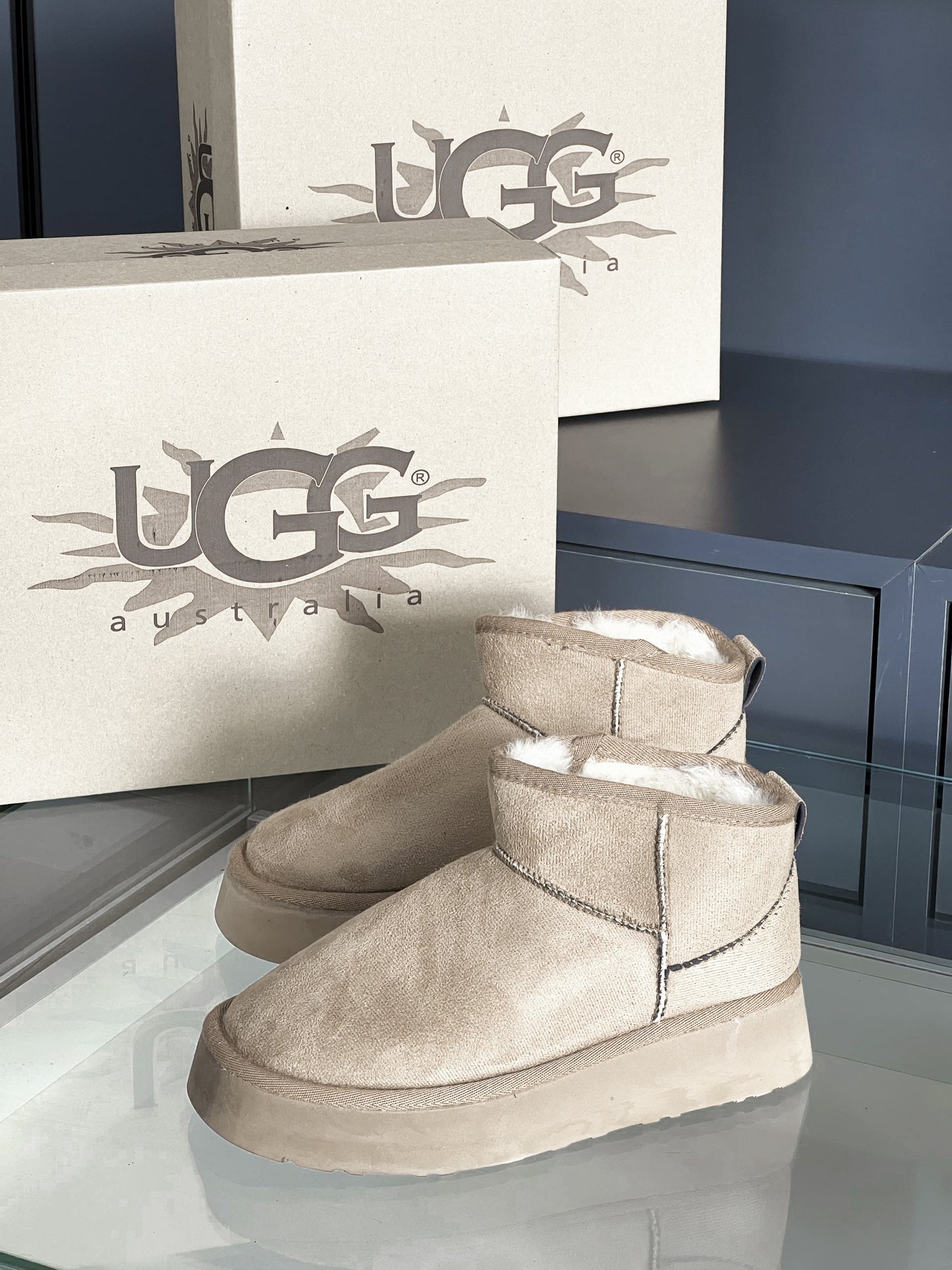 UGG MINI ULTRA CREAM