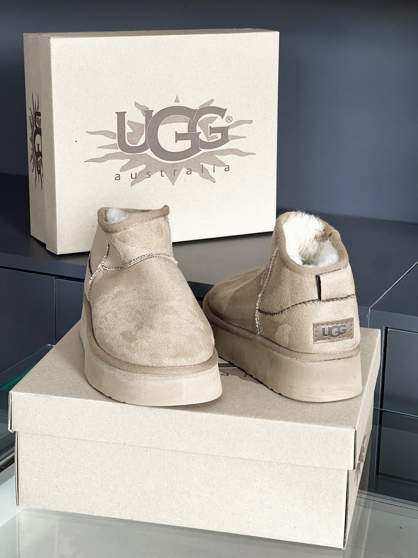 UGG MINI ULTRA CREAM