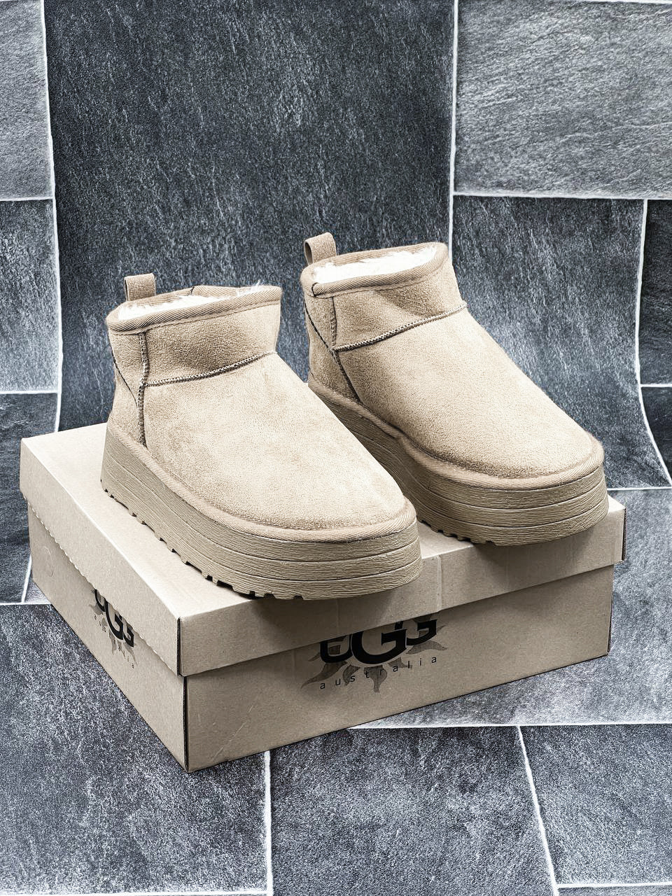 UGG MINI ULTRA CREAM