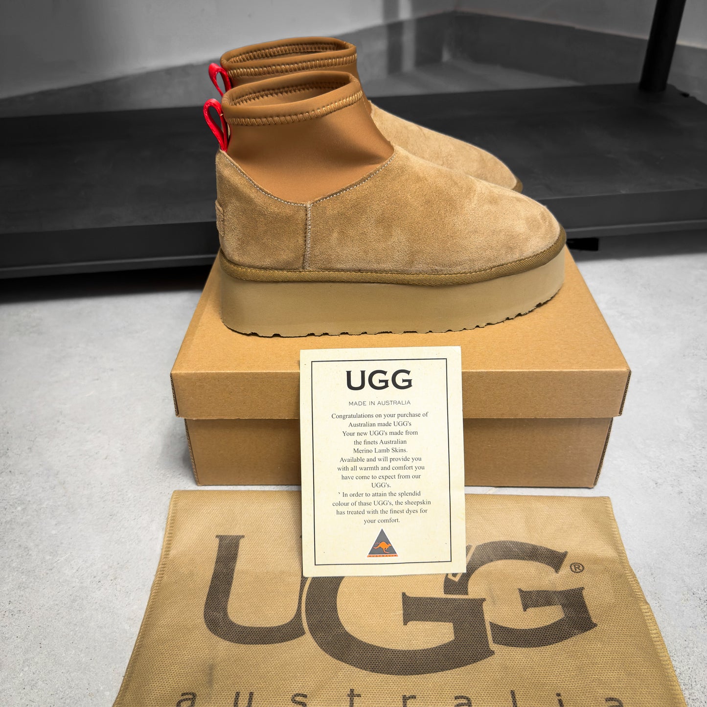 UGG MINI DIPPER BROWN LEATHER