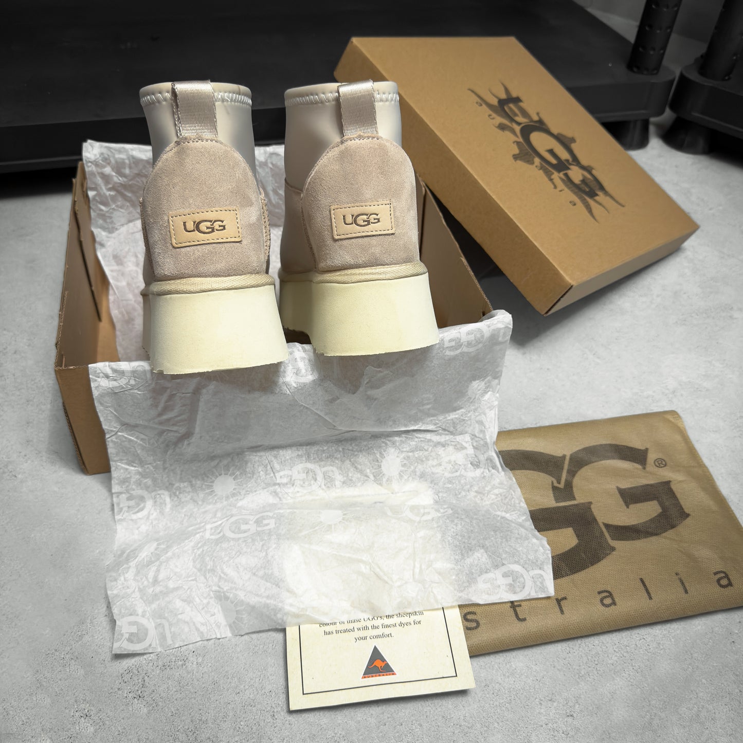 UGG MINI DIPPER CREAM LEATHER