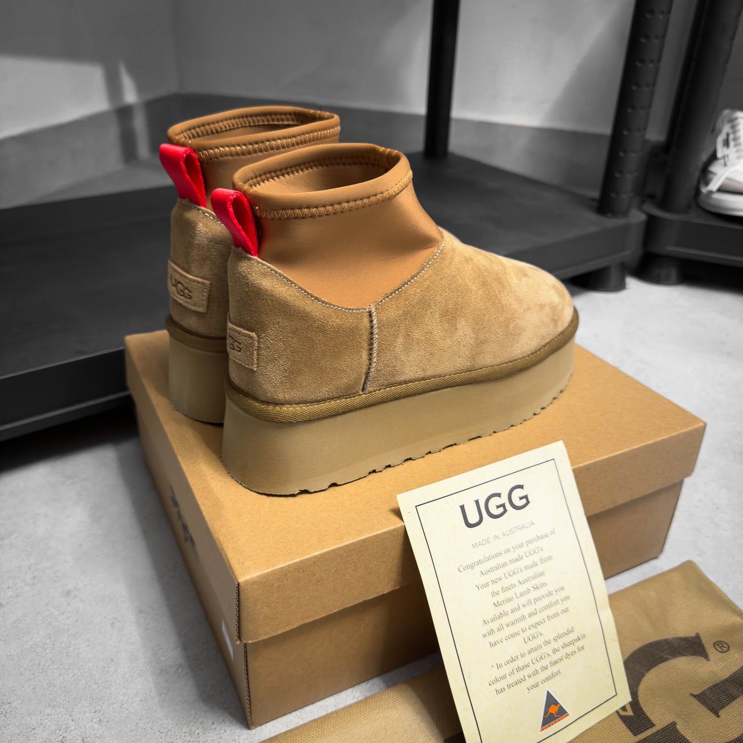 UGG MINI DIPPER BROWN LEATHER