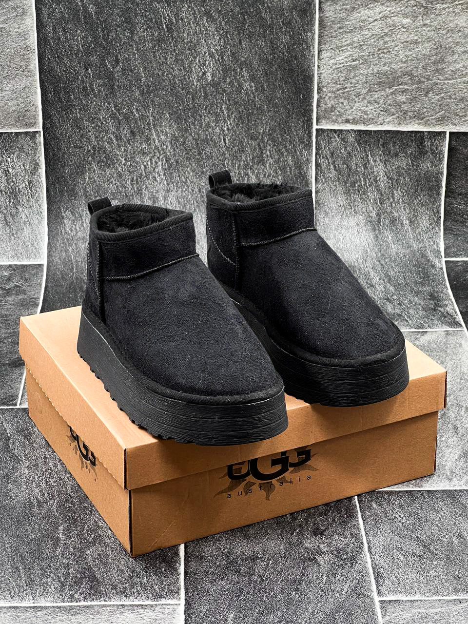 UGG MINI ULTRA BLACK