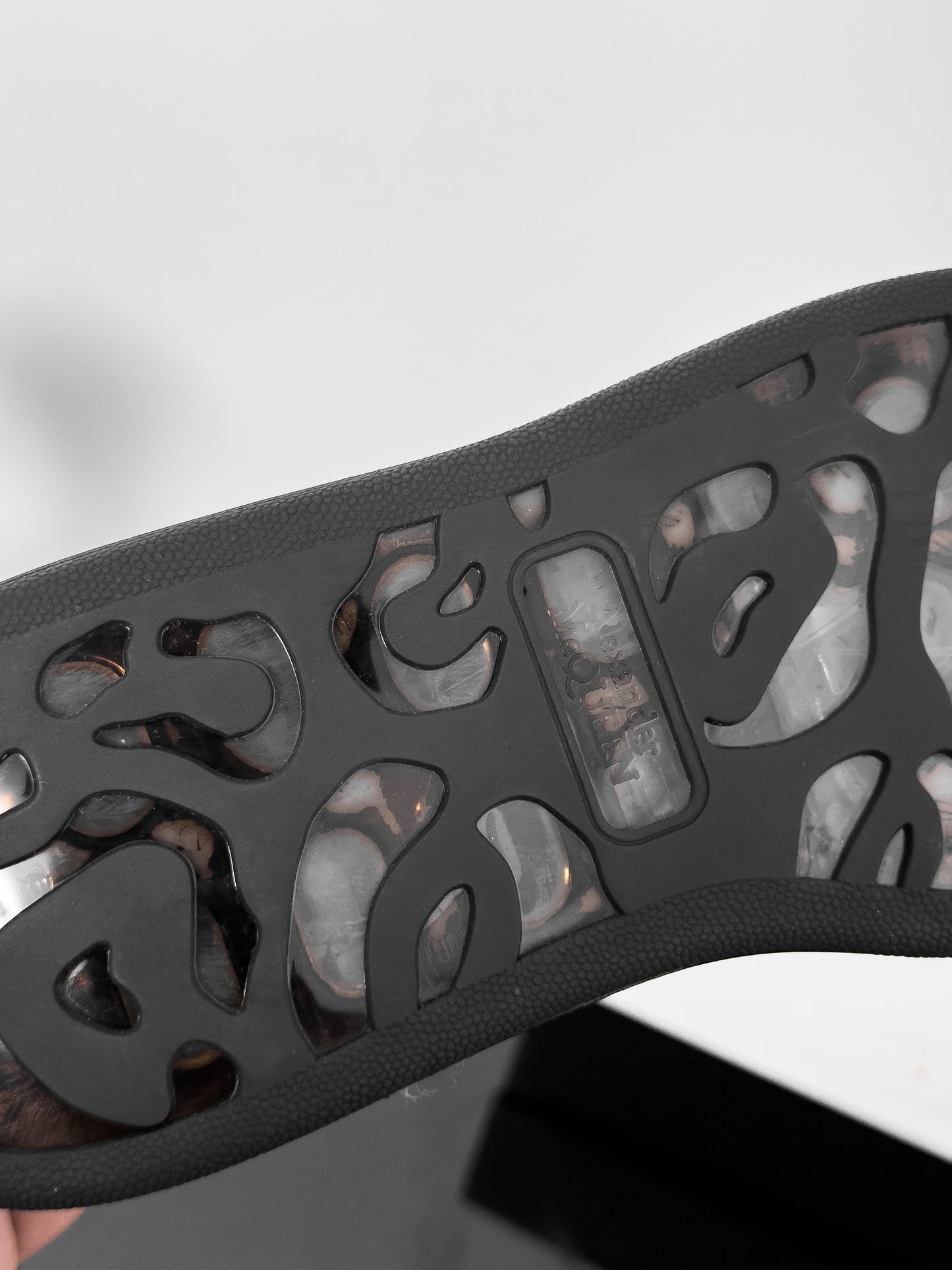 AMQ JETBLACK GREY