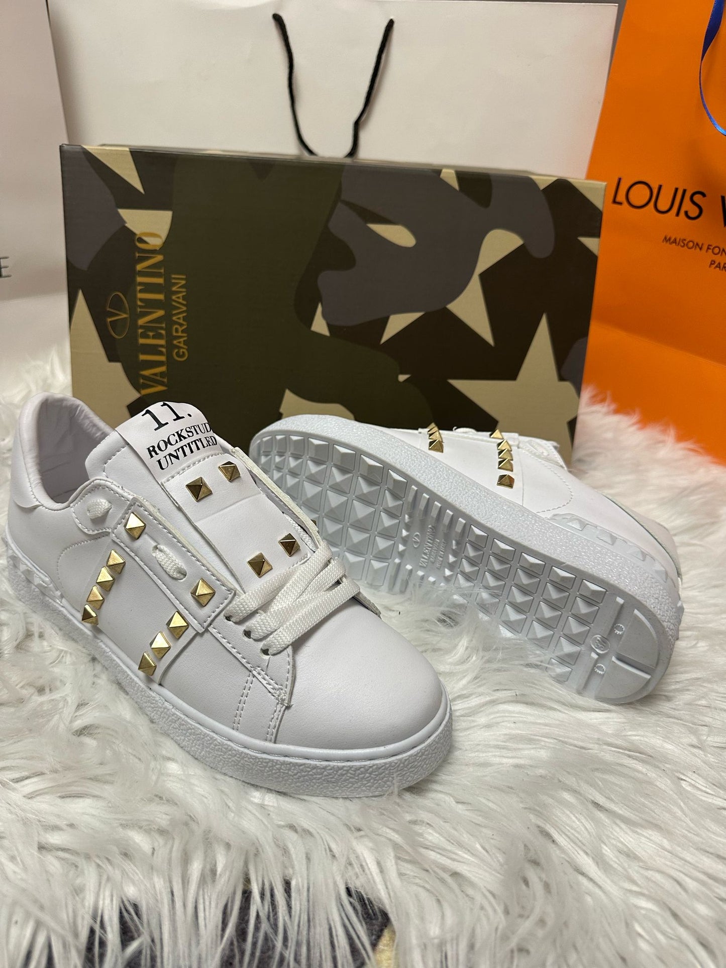 VLTN Rockstud FULL WHITE