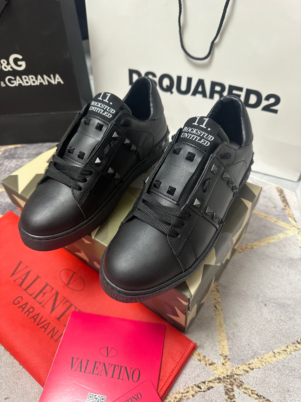 VLTN ROCKSTUD FULL BLACK