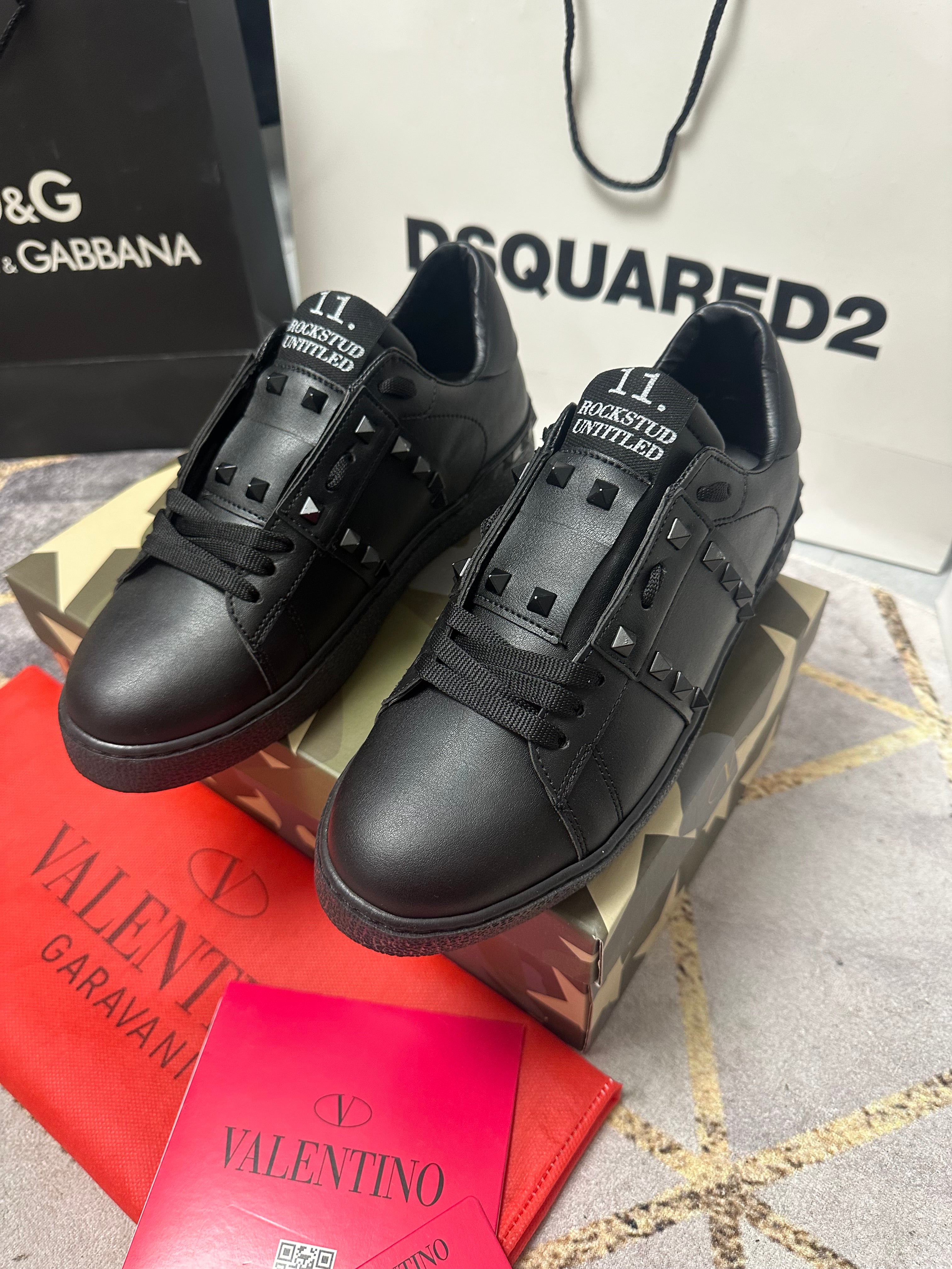 VLTN ROCKSTUD FULL BLACK