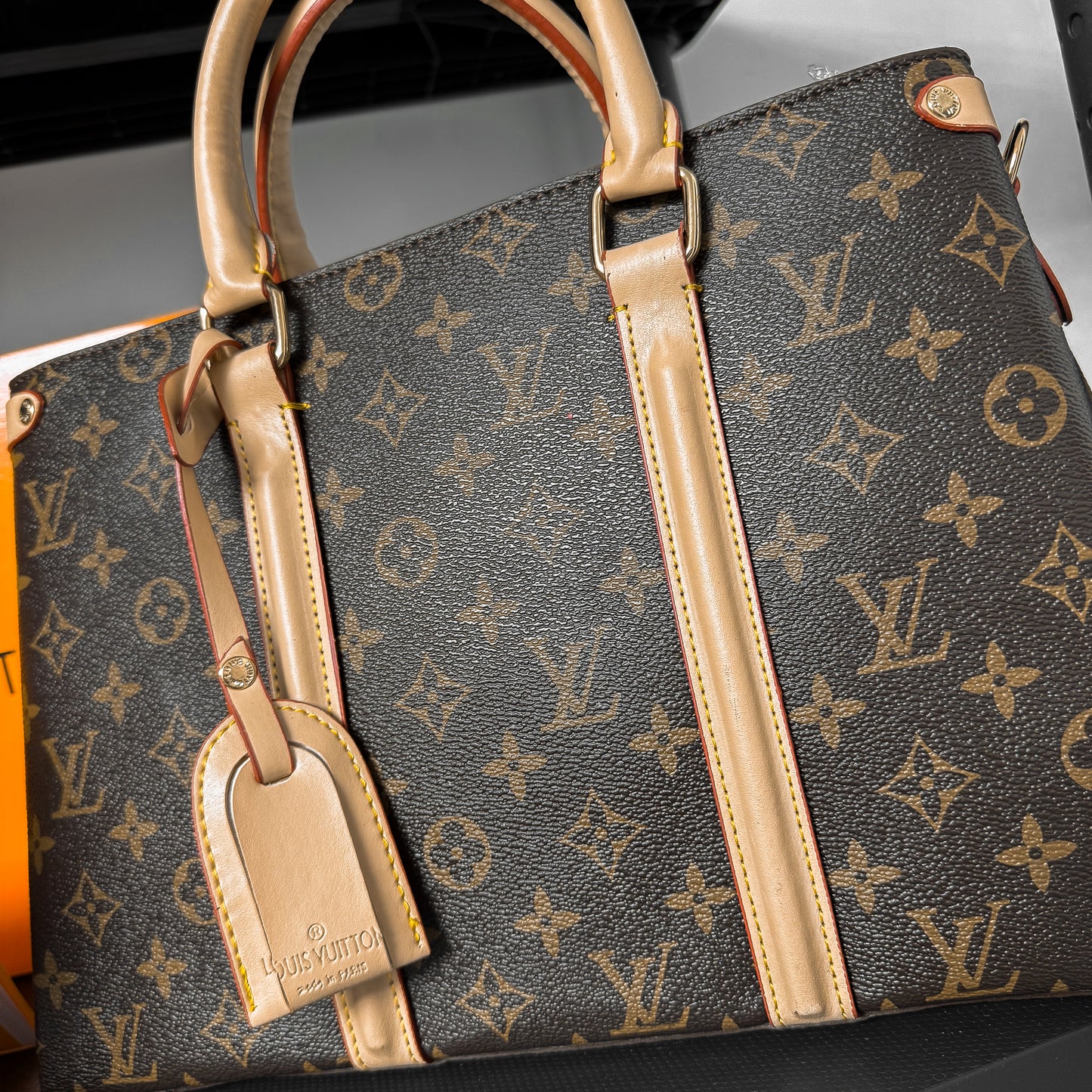 LV DESIGNER HOLOGRAM