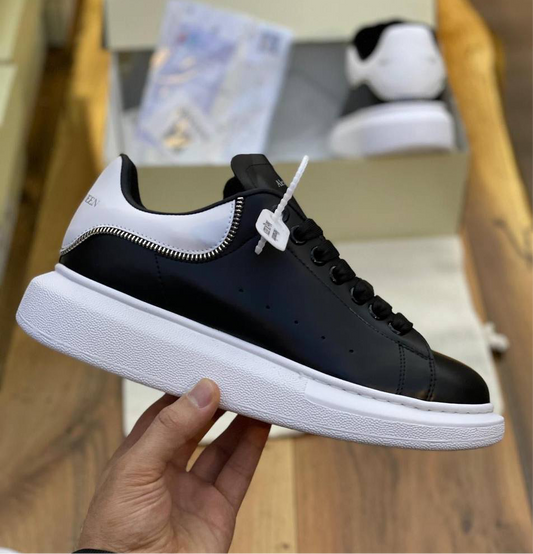 AMQ ZIPPER BLACK AND WHITE