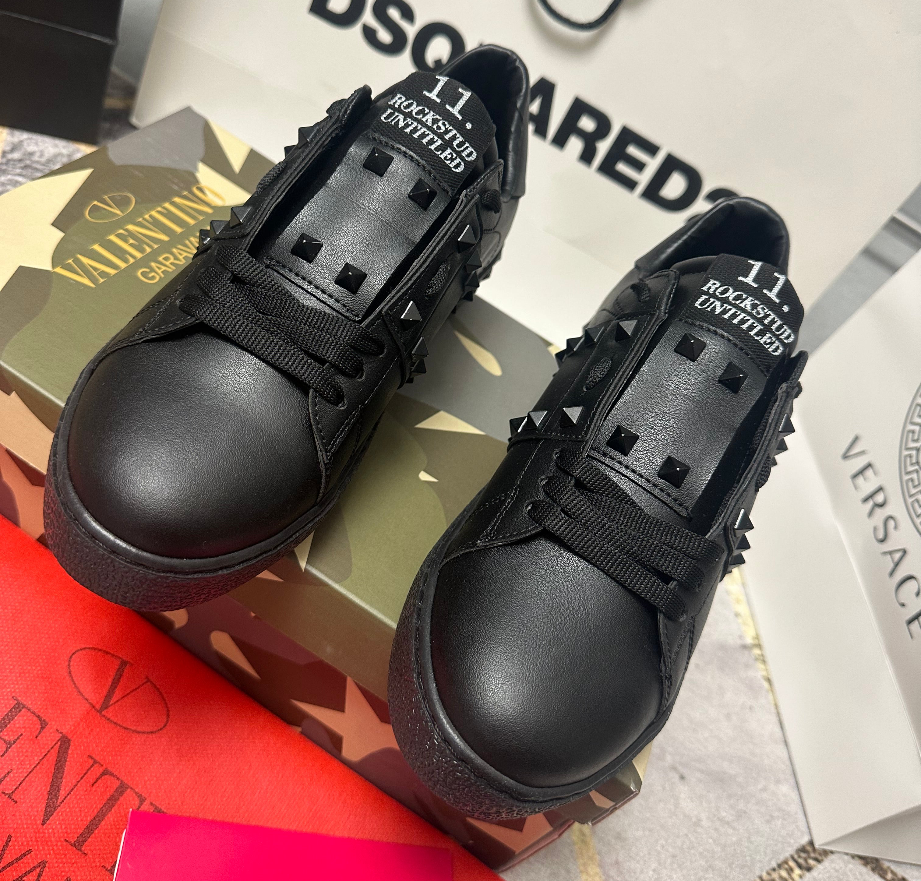 VLTN ROCKSTUD FULL BLACK