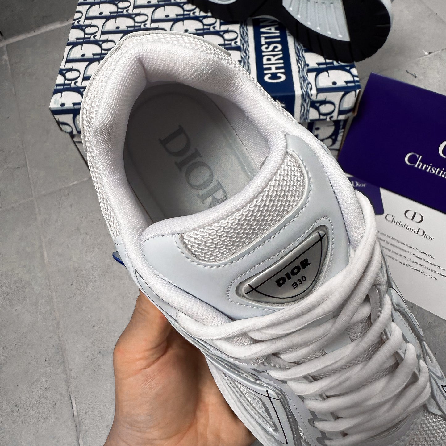 CD B30 WHITE