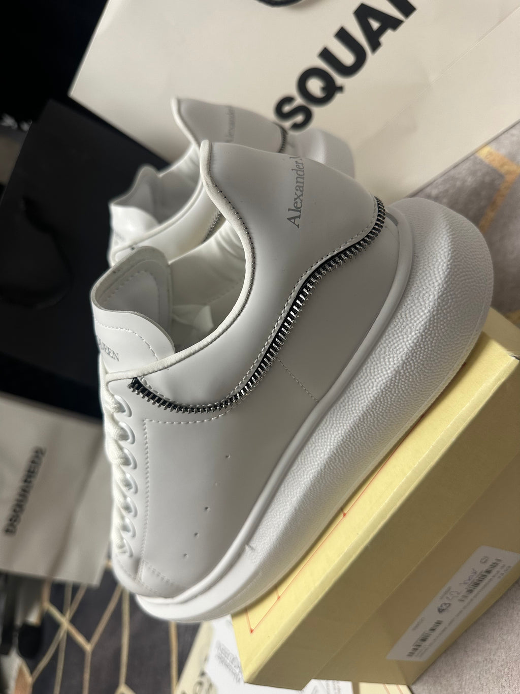 AMQ ZIPPER FULL WHITE