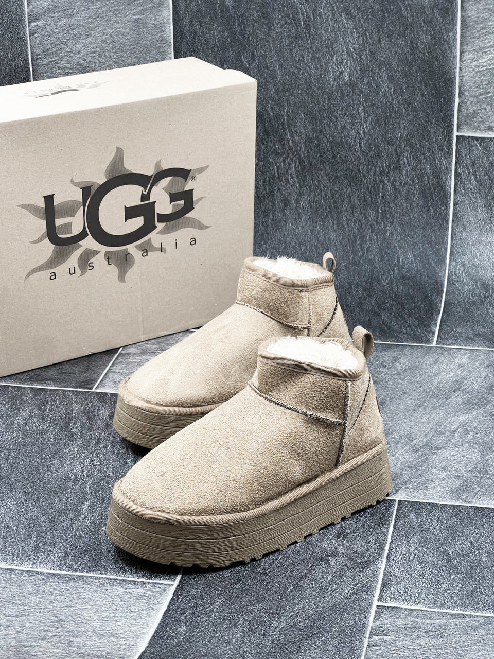 UGG MINI ULTRA CREAM