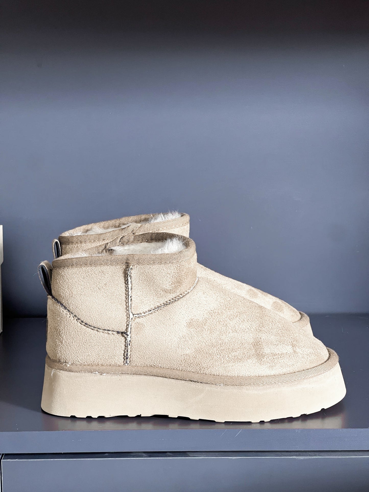 UGG MINI ULTRA CREAM