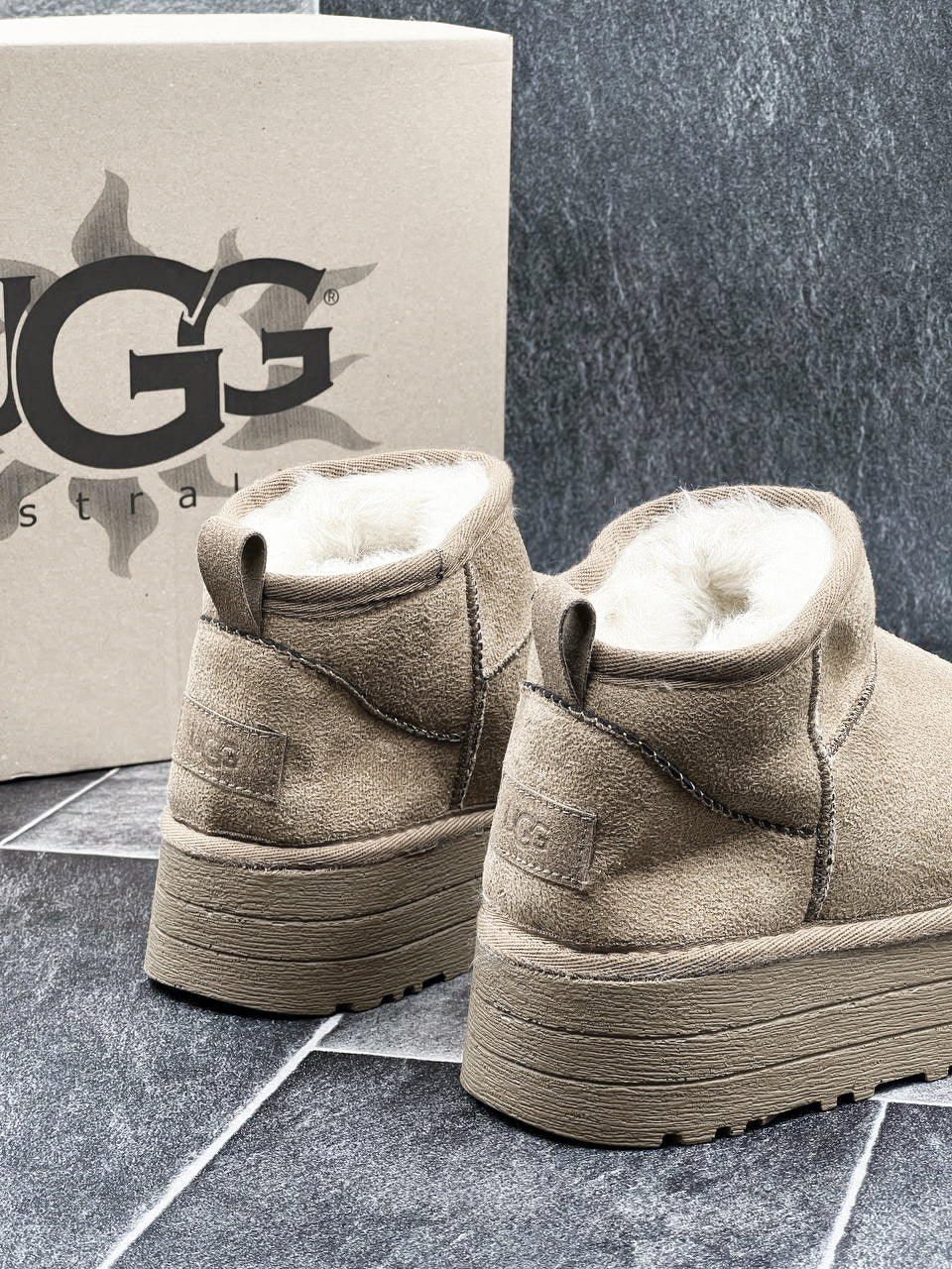 UGG MINI ULTRA CREAM