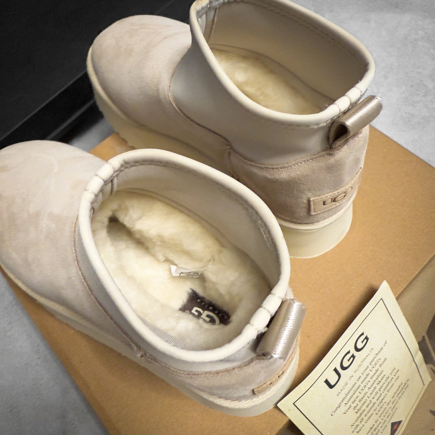 UGG MINI DIPPER CREAM LEATHER