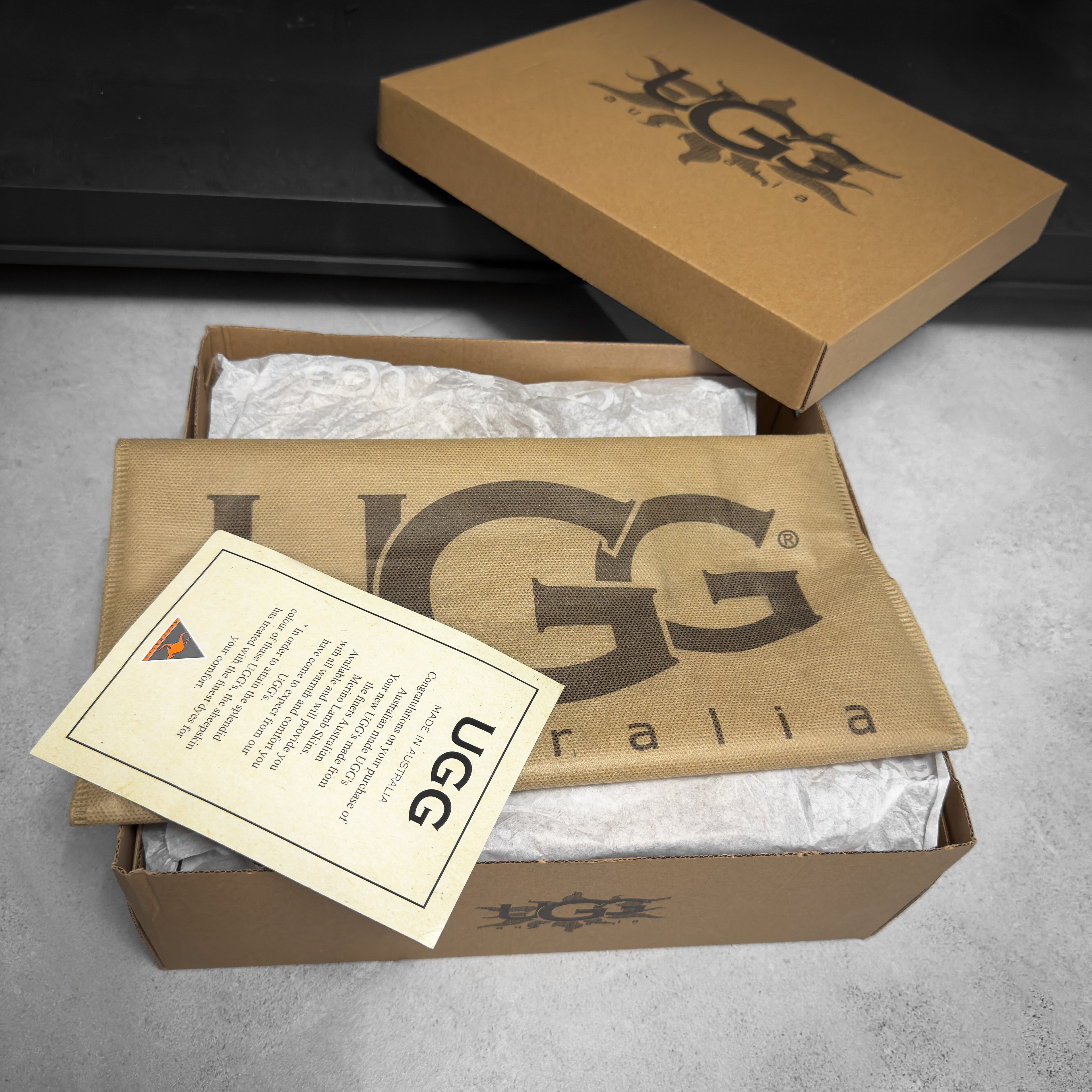 UGG MINI DIPPER BROWN LEATHER