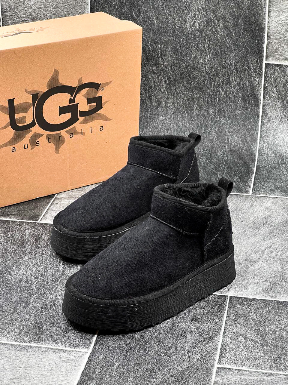 UGG MINI ULTRA BLACK