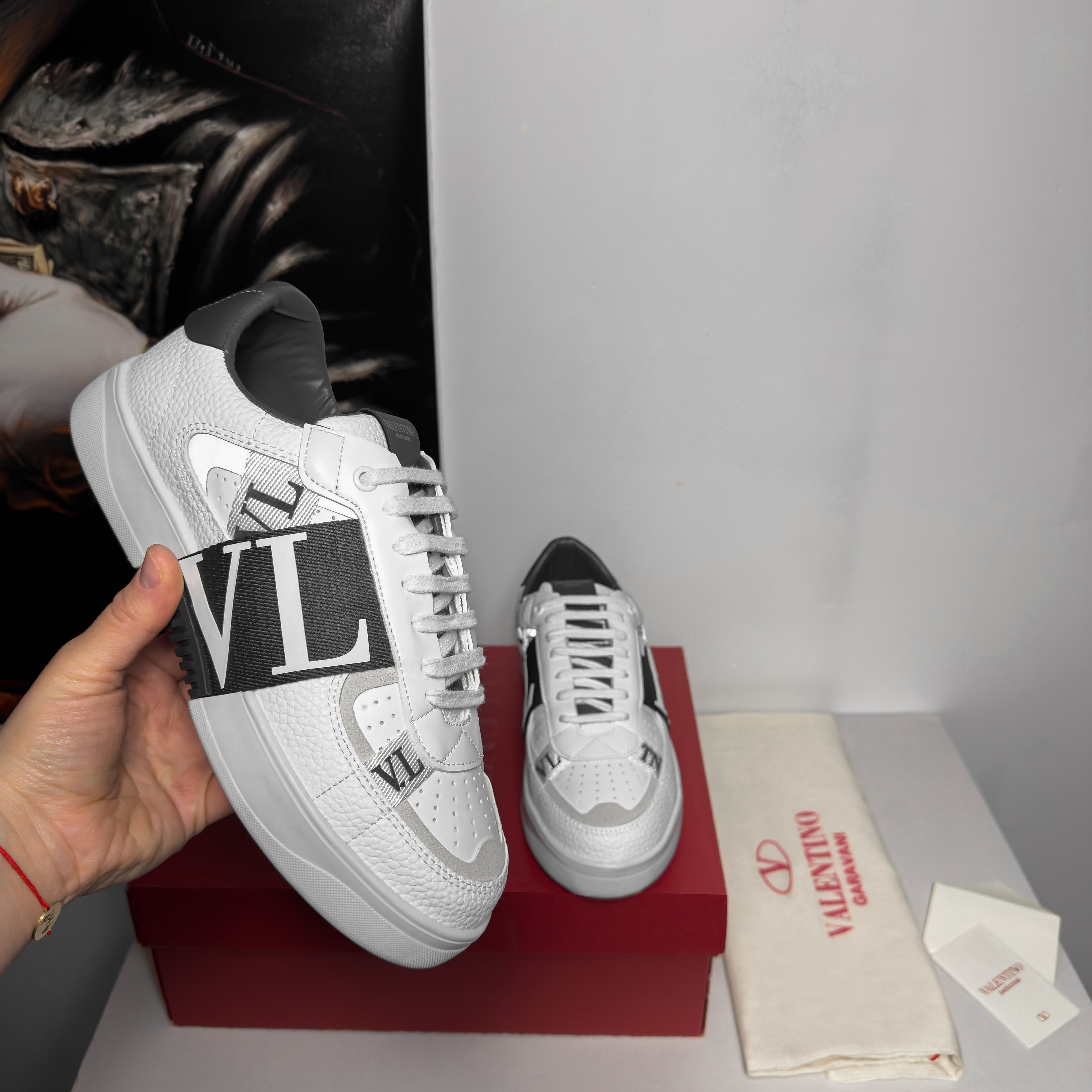 VLTN LOW TOP B&W