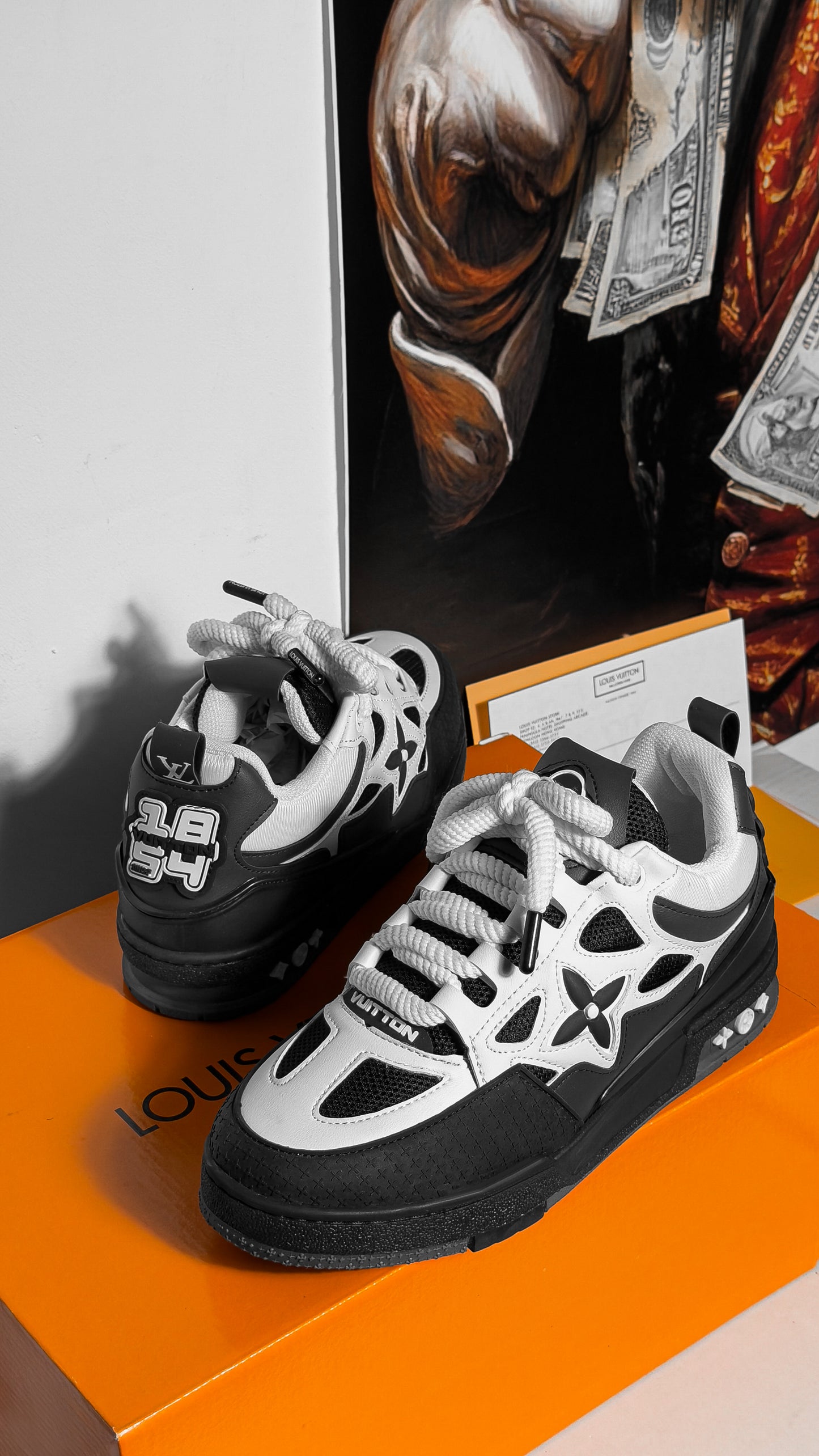 LV SKATE B&W 2