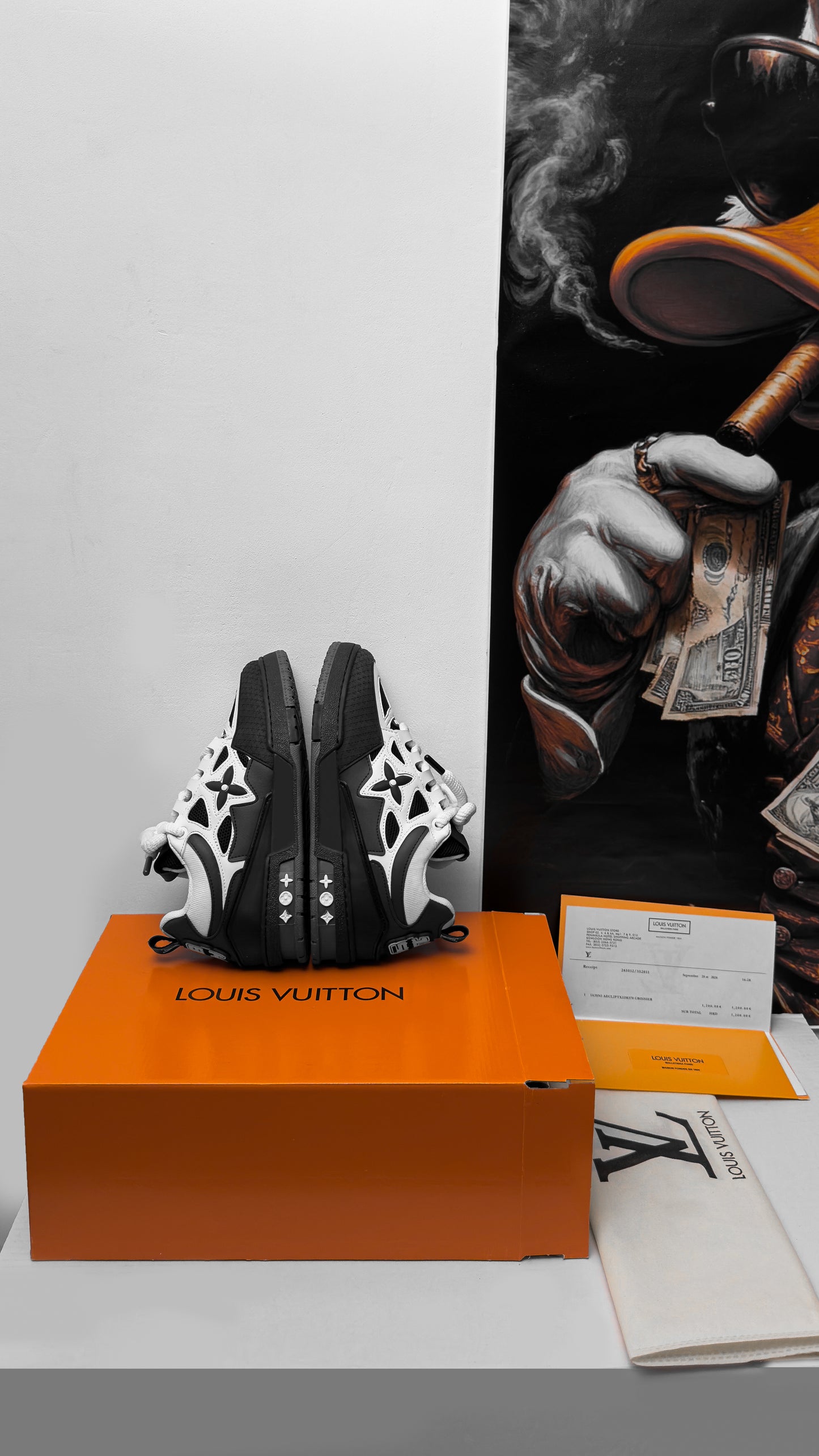 LV SKATE B&W 2