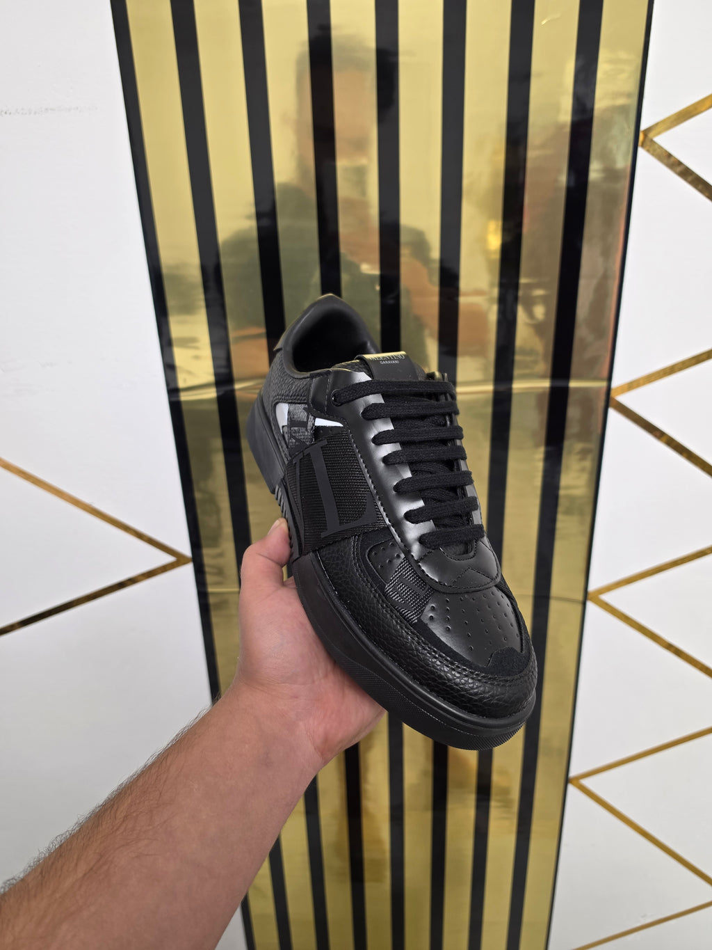VLTN LOW TOP FULL BLACK