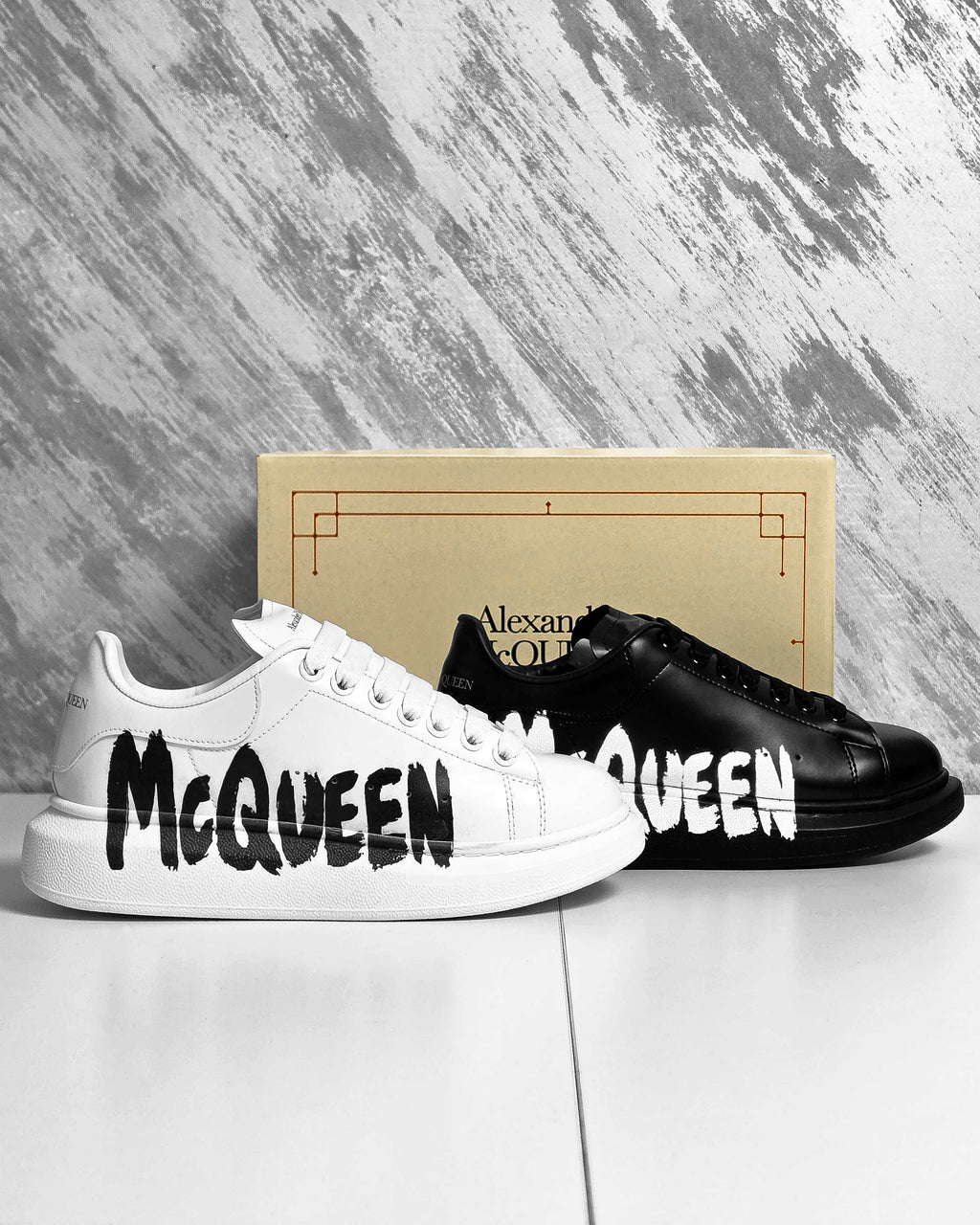 AMQ Grafitti White