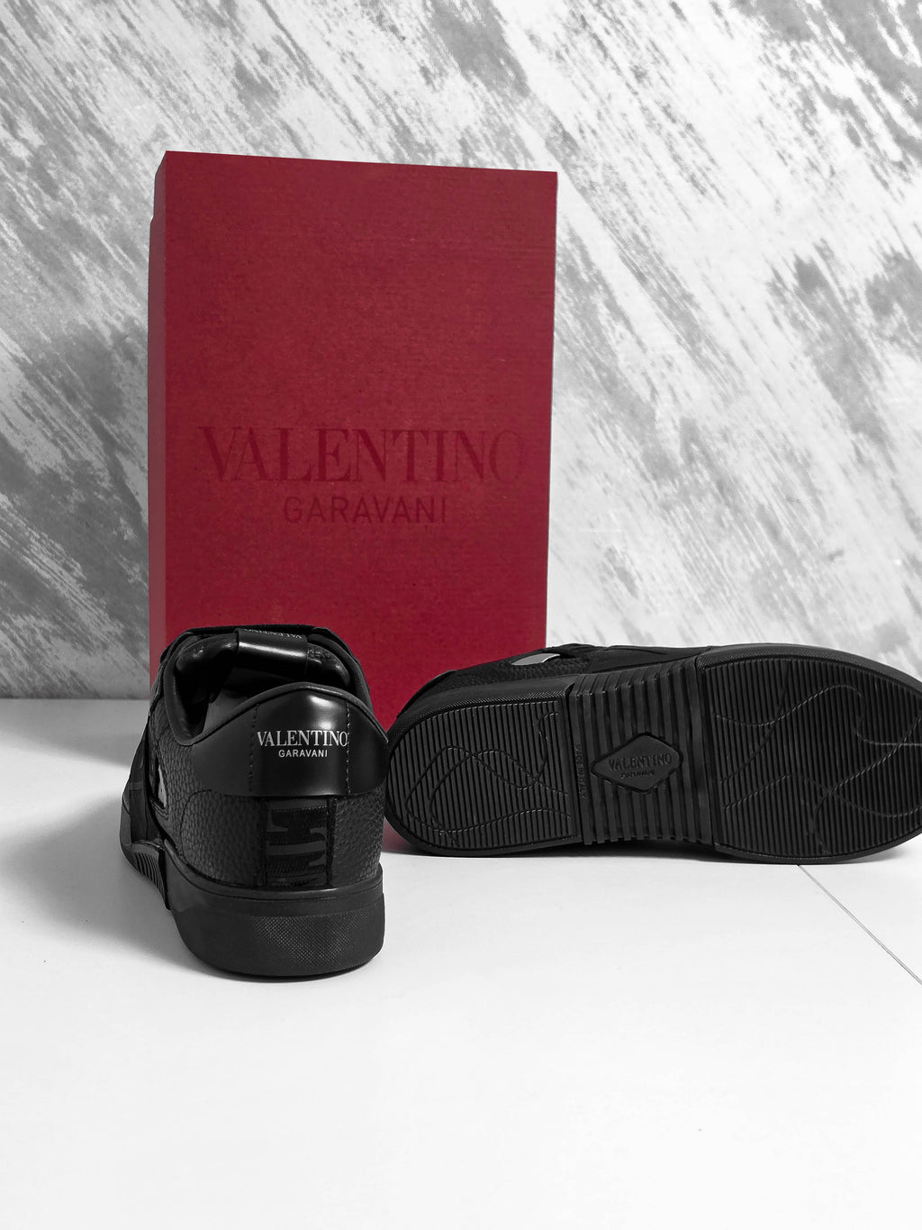 VLTN LOW TOP FULL BLACK