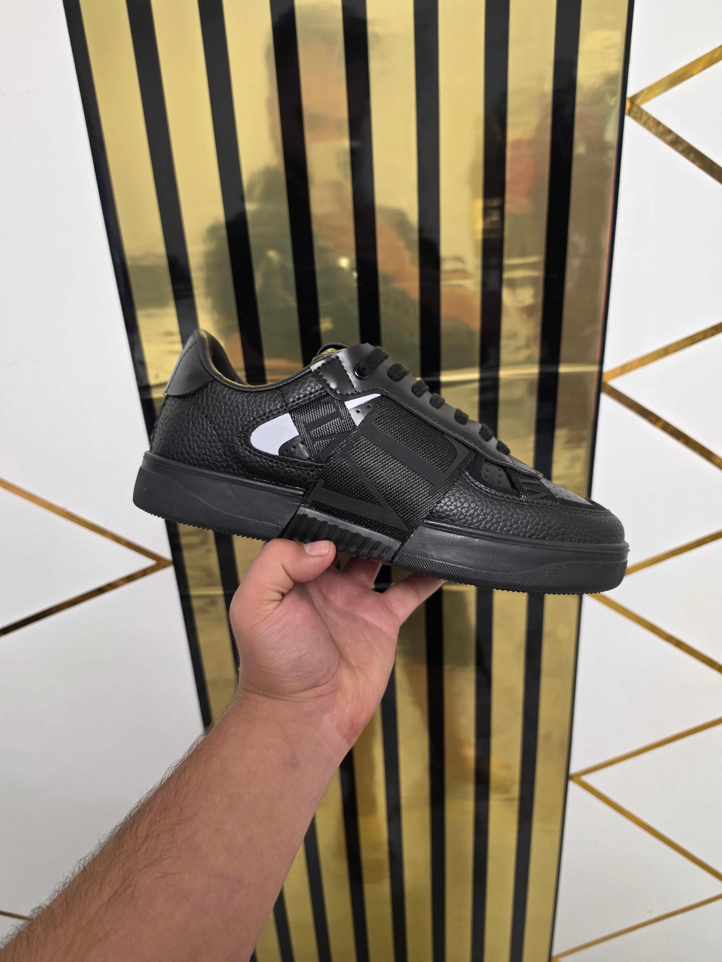 VLTN LOW TOP FULL BLACK