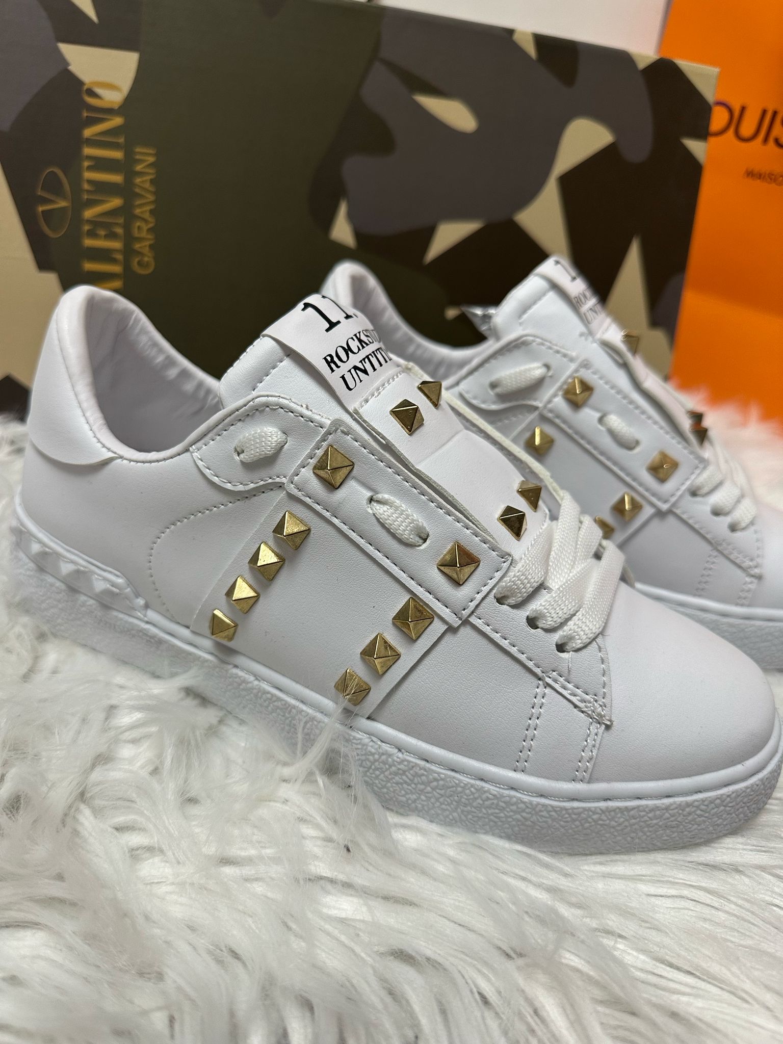 VLTN Rockstud FULL WHITE