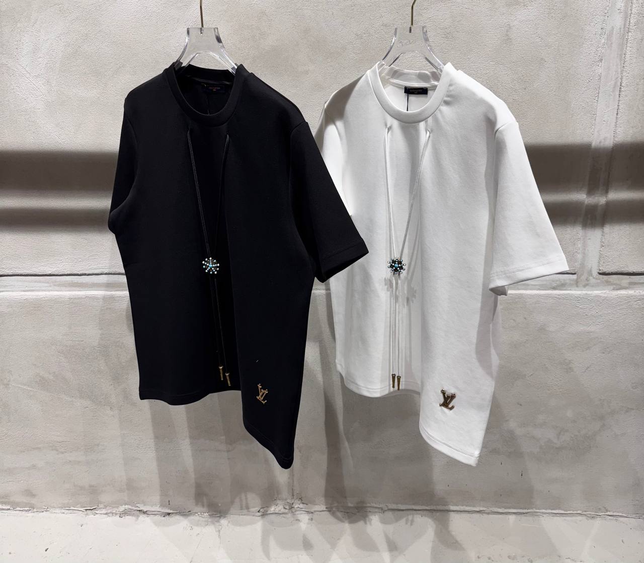 LV BRACELED T-SHIRT