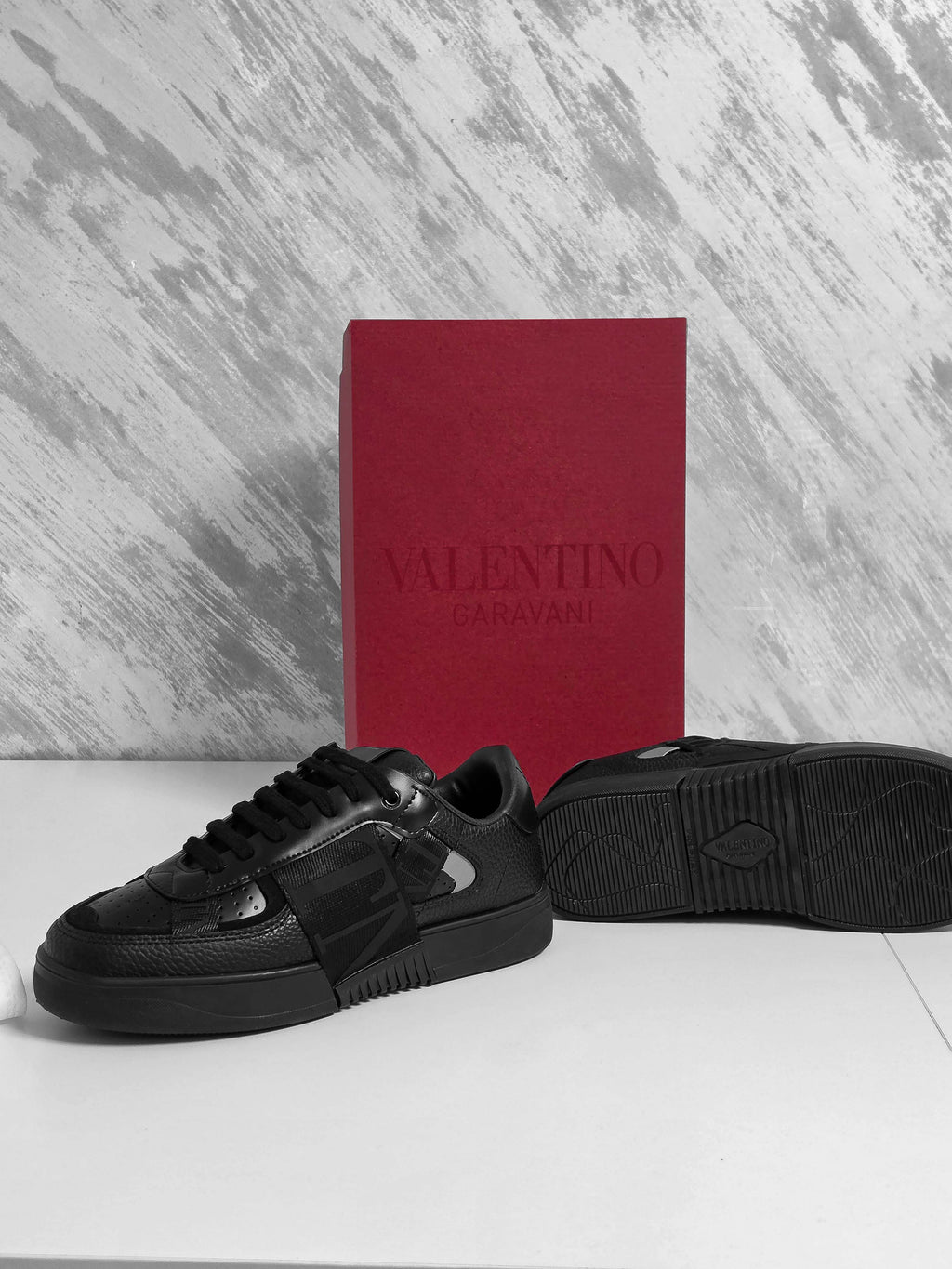 VLTN LOW TOP FULL BLACK