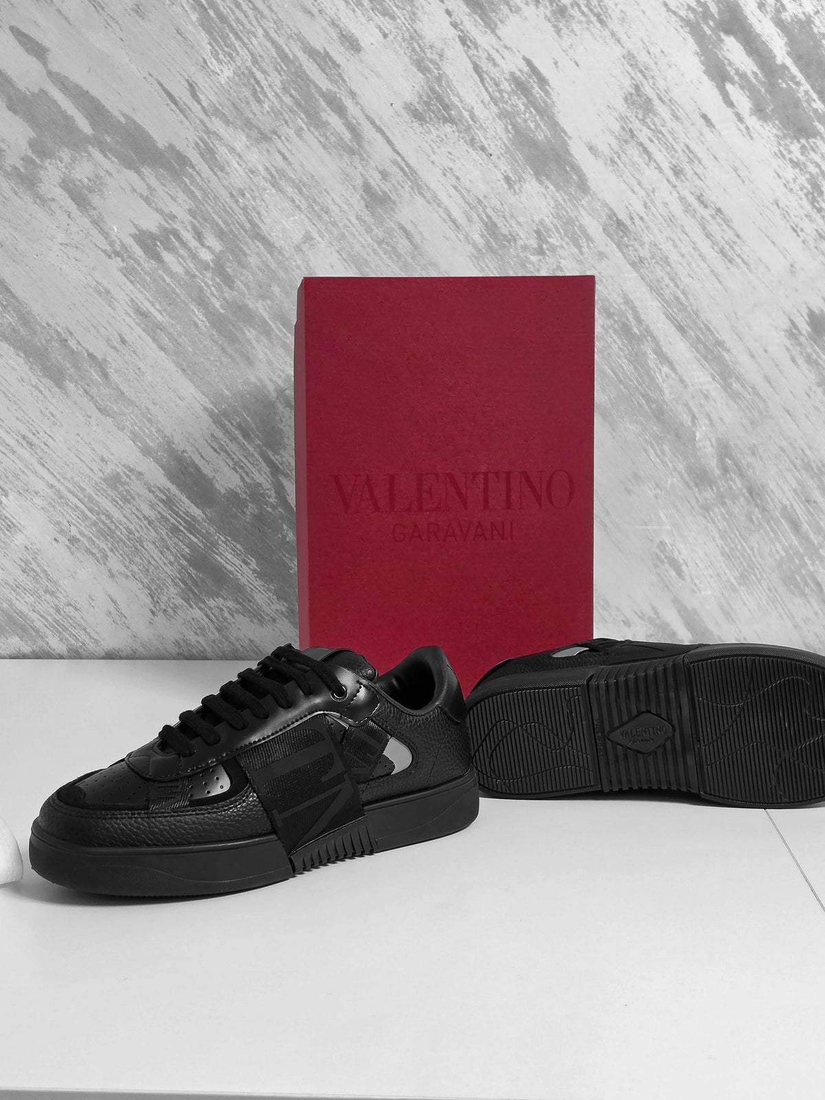 VLTN LOW TOP FULL BLACK