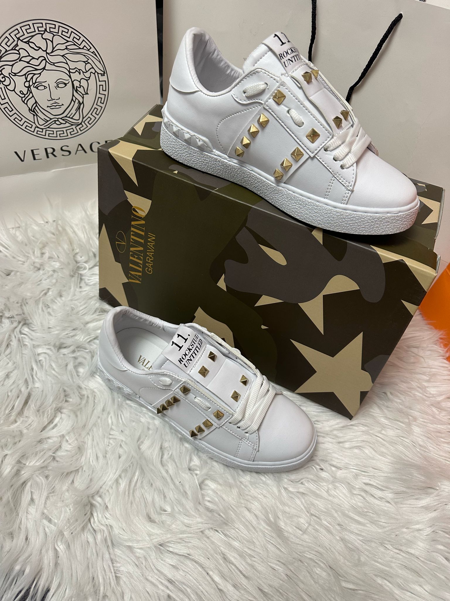 VLTN Rockstud FULL WHITE