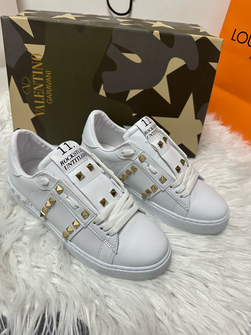 VLTN Rockstud FULL WHITE