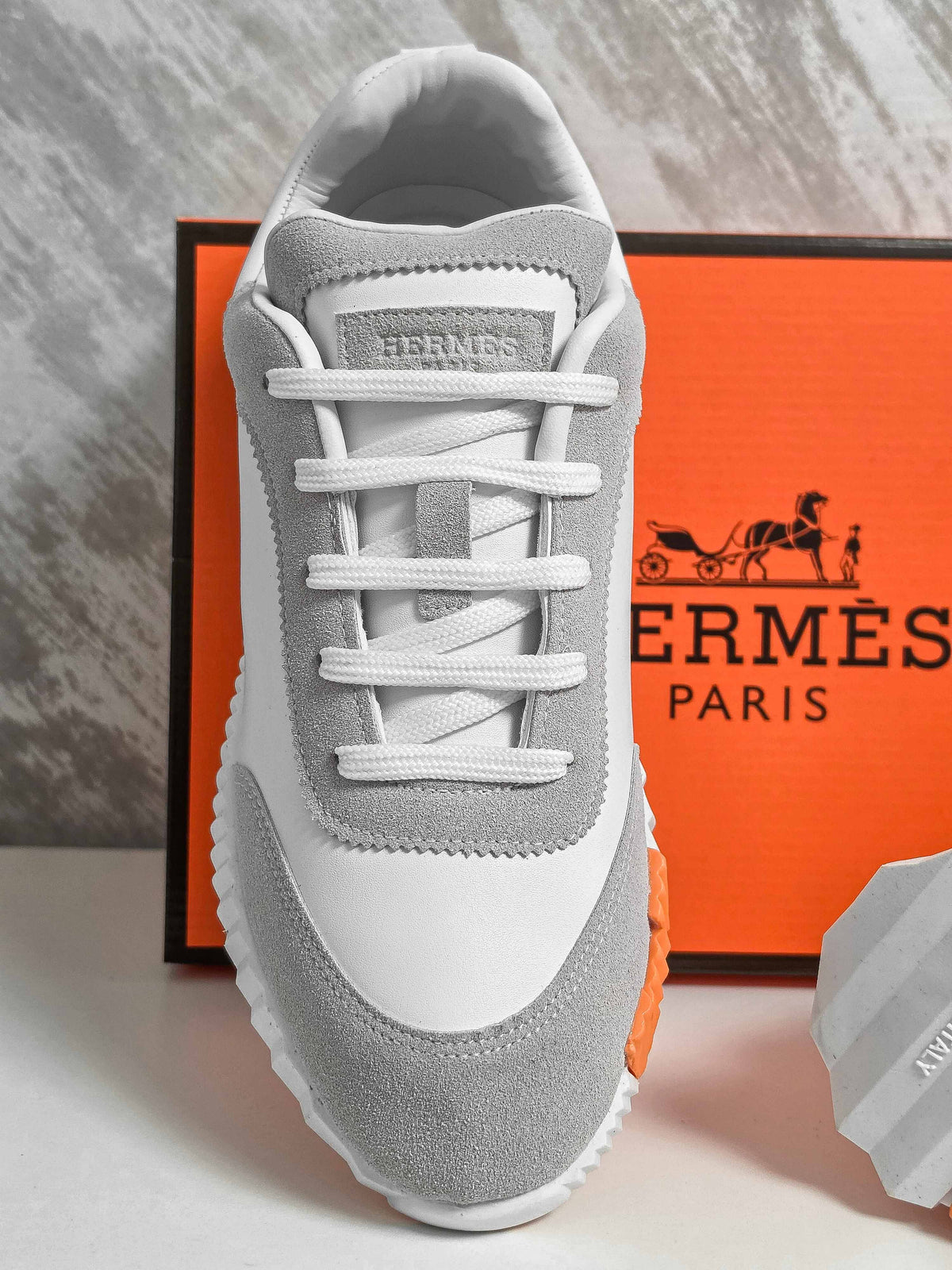 Hermés White