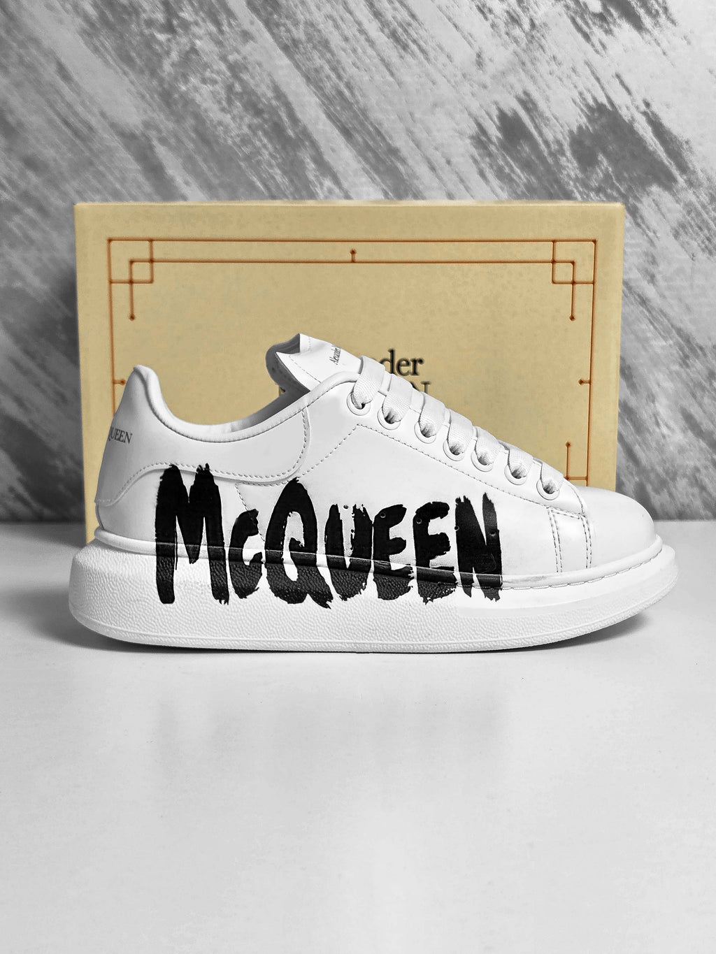 AMQ Grafitti White
