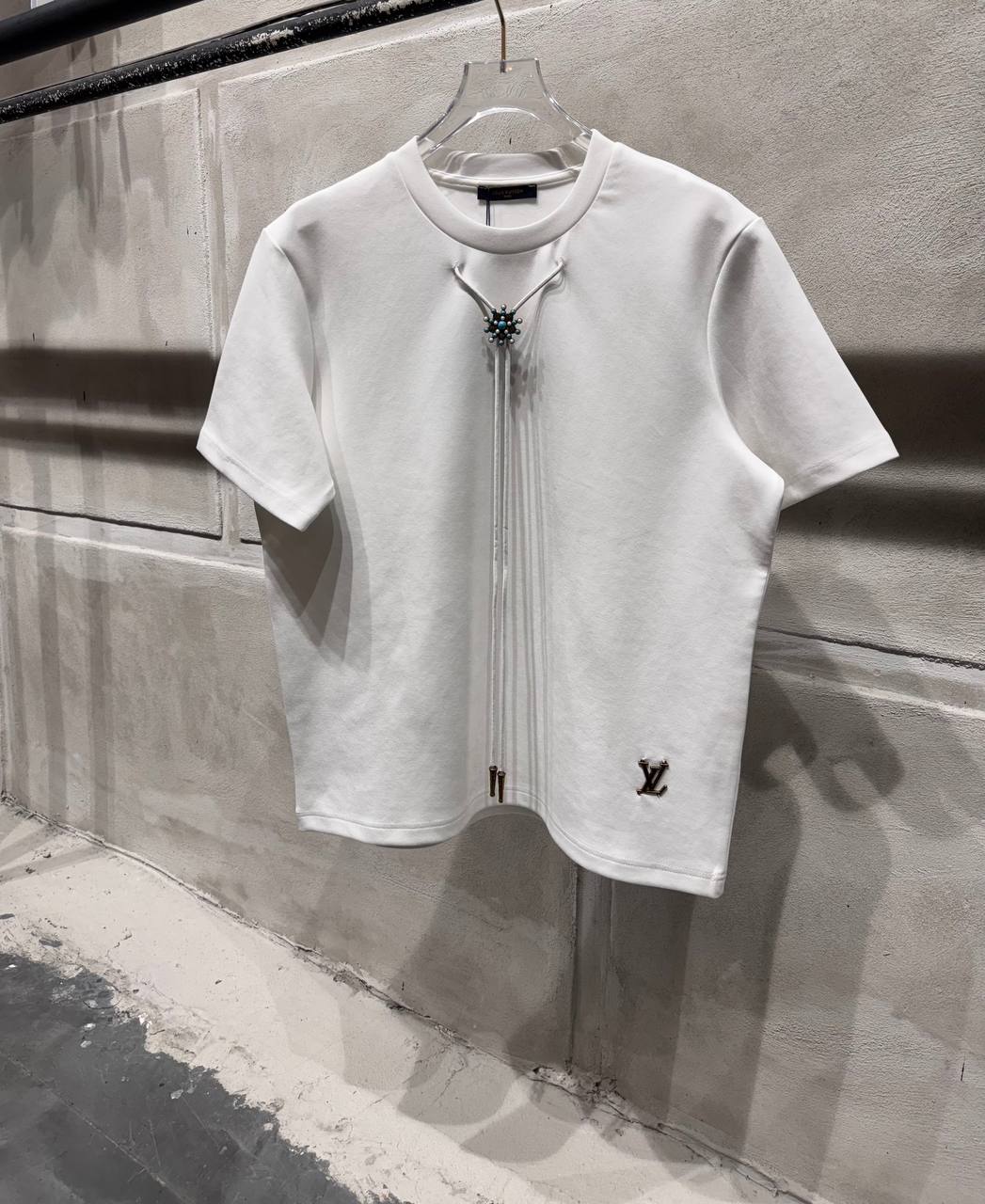 LV BRACELED T-SHIRT